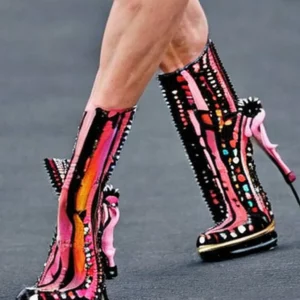 Artistic representation for Like a horse hoof : the most controversial shoe of the 2010s is back | Fashion Let's try this!